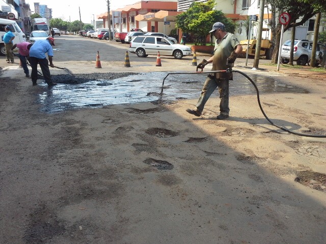 SECRETARIA DE OBRAS REALIZA ATIVIDADES NA CIDADE